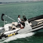 Barco semirígido para maior adrenalina em altas velocidades